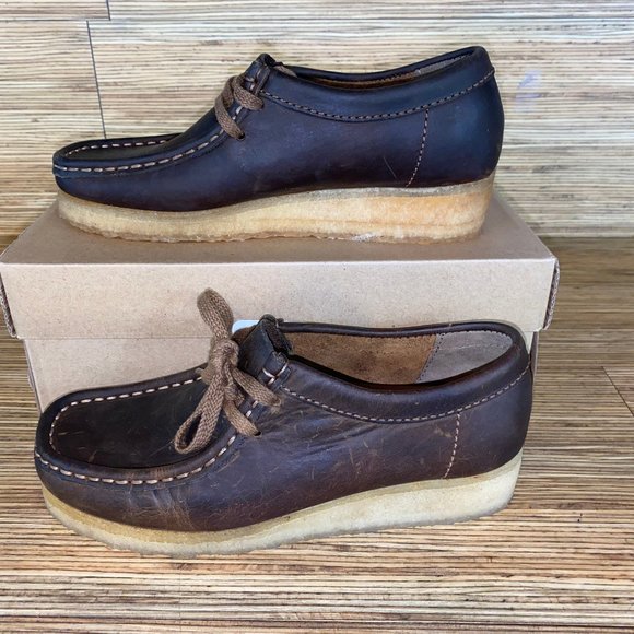 women's clarks wallabees beeswax